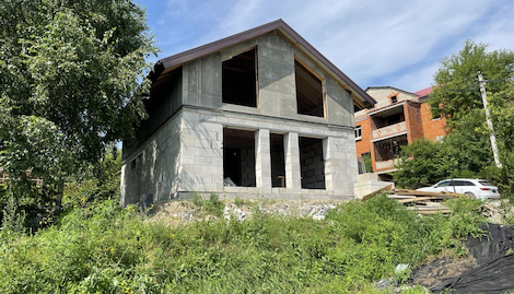 г.Артем, ул.Арсеньева. 2-х этажный дом 7600*10200